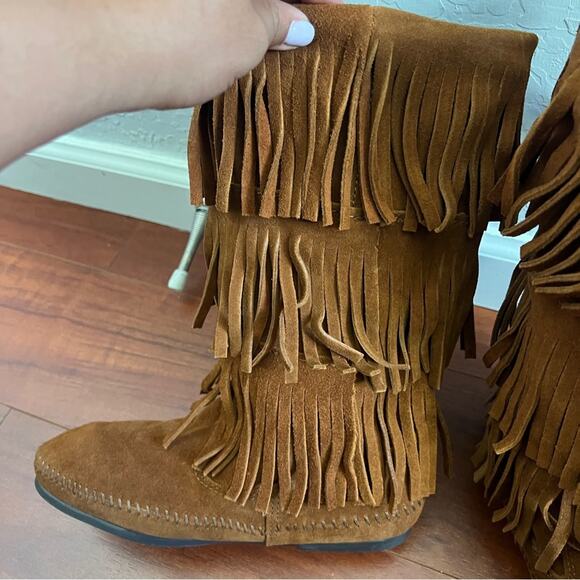 Minnetonka Tan Brown Tiered Fringe Boot Moccasins Size 8 Womens - Picture 3 of 10